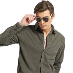 Chemise en velours côtelé d'inspiration vintage pour hommes, design rétro avec coupe moderne, idéale pour les tenues décontractées ou décontractées. - Product Image 5