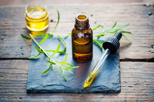 Pur et naturel 100% Top qualité estragon huile essentielle usine vente directe en gros fabricant usine d'huile d'estragon - Product Image 5