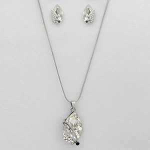 Conjunto de joyería fina Kriaa, colgante de diseño de mariposa Chapado en plata con piedra 1109707B - Product Image 1