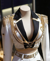 Costume de scène K-pop pour groupe féminin, veste courte et short ornés de couleurs blanc et or, en polyester, costumes East Costumes