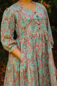 Vestido de Algodón Estampado a Mano Lucie, Estilo Bohemio Informal, Floral, Verde Azul, Algodón Puro, Hecho a Mano - Product Image 3