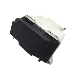 Boîtier porte-fusibles MERCEDES Classe C S. Wagon W205 A2055400024 OM 626.951 Diesel 1600 (14>) - Product Image 2