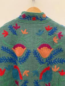 TNT Veste brodée Suzani faite à la main Veste courte en velours avec broderie florale Bomber Suzani Veste pour femmes - Product Image 4