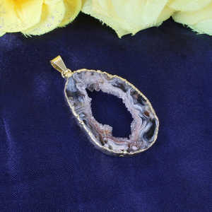 Elegante Colgante de Piedra Preciosa Druzy con Acabado Dorado, 52mm de Largo, Piedra de 25x40mm, Material de Latón, Piedras Preciosas Sueltas - Product Image 4