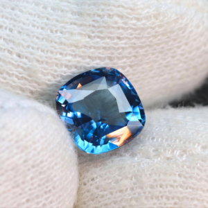 Pierre précieuse Alexandrite cultivée en laboratoire Forme coussin Alexandrite à facettes Pierre synthétique polie pour la fabrication de bijoux - Product Image 1