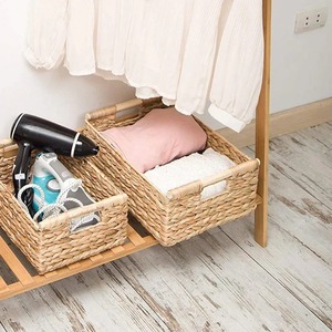 Panier de rangement tressé à la main, style bohème minimaliste, multifonctionnel, en jacinthe d'eau, pour la lessive, de KingCraftViet - Product Image 3