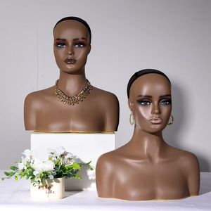 Mannequin de tête de perruque style européen-américain, teint noir, demi-corps en PVC, support de mannequin féminin réaliste pour coiffure - Product Image 1