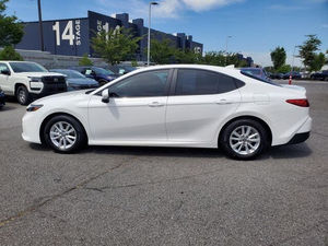 Toyota Camry LE 2025, Tracción Delantera, Automático, Volante a la Izquierda, Interior Oscuro, Asientos de Cuero, Combustible Híbrido, Neumáticos R17, Asientos de Tela, Euro VI - Product Image 4