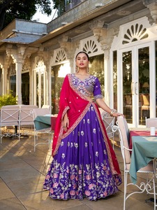 Lentejuelas de seda de Vichitra de desgaste de la boda y el bordado de hilo Lehenga Choli mujer moda fabricante de la India - Product Image 3