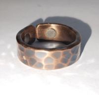 Bracelet de luxe en cuivre fait main, martelé, bijoux artisanaux, design rustique, personnalisable, taille ajustable
