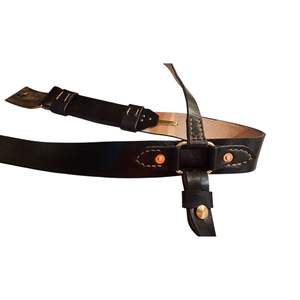 Este es un cinturón Sam Browne británico negro con una correa para el hombro. - Product Image 3