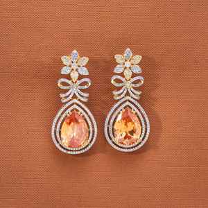 Pendiente de gota clásico Chapado en dos tonos con joyería de moda de circonia cúbica de La India hecha principalmente de latón - Product Image 3