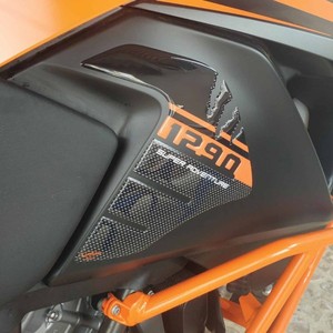 Protezioni Laterali 3D per Serbatoio KTM 1290 SUPER ADVENTURE - Product Image 1