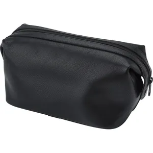 Étui de beauté en cuir Flynn personnalisé pour organiser les gadgets de voyage - Product Image 1
