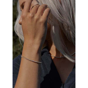 Pulsera de tenis Petite Rachel con tres diamantes, accesorio de joyería de moda - Product Image 2