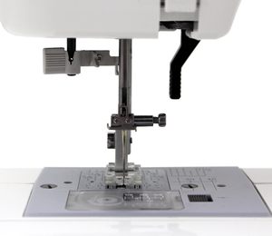 Machine à coudre de qualité exceptionnelle MOD-19 facile à utiliser avec 19 points, enfile-aiguille automatique et 5 griffes d'entraînement - Product Image 5