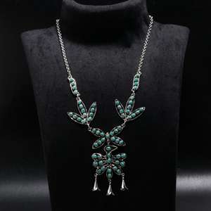 Collar con colgante de forma ovalada de piedras preciosas turquesas naturales, joyería de plata de ley sólida 925, regalo de suministro de amuleto tallado artesanal - Product Image 3