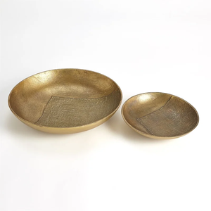 Ensemble de deux plateaux ronds en aluminium fini or de la meilleure qualité avec un matériau métallique de qualité pour le service de nourriture de mariage et de cuisine - Product Image 4