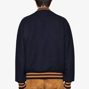 เสื้อแจ็คเก็ตเลตเตอร์แมนผู้ชายสำหรับฤดูหนาว ราคาดีที่สุด - คอตั้งลำลอง โลโก้ด้านหน้า ระบายอากาศ กันลม สีและขนาดปรับแต่งได้ ขายส่ง - Product Image 3