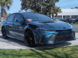 Toyota Camry SE Ocean Gem FWD 2026 Usado en Buen Estado - Product Image 2