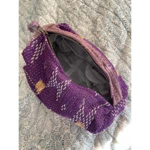 Pochette cosmétique vintage brodée Kantha, motif Jacaranda doux, capacité moyenne, logo personnalisé, style féminin, PU polyester imperméable - Product Image 3