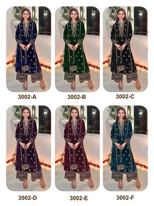 Elegante colección de invierno 9000 traje Salwar Kameez de terciopelo puro para mujer con bordado pesado y diseño de trabajo de cuello de lentejuelas - Product Image 6