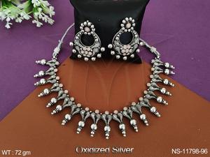 Ensemble de colliers Style fantaisie de créateur de bijoux oxydés - Product Image 3