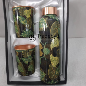 Exclusiva botella de cobre diseñada para Elevar los hábitos de hidratación combinando estilo salud pureza y tradición Tradebyd - Product Image 1