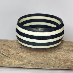 Vente en gros de bracelets de créateurs en forme de croissant Bracelets en résine tendance bracelets de style vintage tendance - Product Image 3