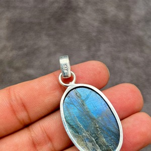 Excelente cabujón ovalado de labradorita azul Natural, colgante de diseñador Chapado en plata de ley 925 sólida para joyería al por mayor de mujer - Product Image 6