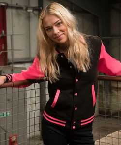 Veste universitaire en cuir véritable letterman de laine pour hommes personnalisée, noire avec patchs et étiquettes de logos brodés de couleur rouge, veste pour hommes - Product Image 5