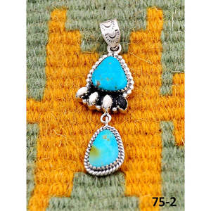 Pendentif Santa Maria fait main du sud-ouest avec turquoise de buffle blanc et argent sterling serti en clos - Product Image 2