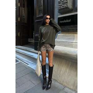 Sudadera Oversize con Adornos de Piedras Plateadas, Tejido de Punto Transpirable, Estilo 8052 - Product Image 3