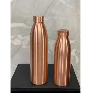 Botella de cobre para una vida sostenible y ecológica de Crescent Crafts - Product Image 3