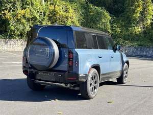 Land Rover Defender 110 P400 X-Dynamic SE AWD Super Blue 2025 Usado con Techo Solar, Arranque Remoto, Asientos de Cuero y Llantas de Aleación - Product Image 3