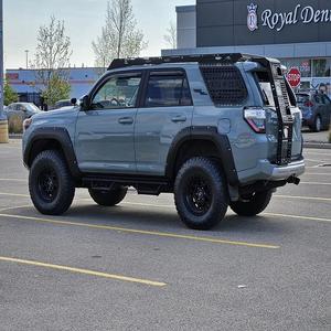 Toyota 4 Runner assez utilisé automatique vitesse de pointe frais et propre pas d'accident historique meilleur prix - Product Image 6