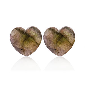 Venta al por mayor hecho a mano labradorita corazón Boho estilo Natural Birthstone Stud pendientes minimalistas étnicos moda pendientes para mujeres - Product Image 2