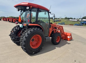 Tractor Kubota MX4900HSTC 4x4 con Transmisión por Engranajes, Cargador Frontal, Tractor Utilitario Agrícola de 50 HP - Product Image 4