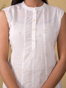 Latest Collection Ethnic Motifs Embroidered Band Collar Thread Work Detail Anarkali <b>White</b> Cotton A-Line Sleeveless Kurta Best - Product Image 6