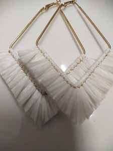 2024 nuevos pendientes simples de pompón para mujer, pendientes de aro de borla hechos a mano coloridos, joyería de oro más vendida a precio - Product Image 6