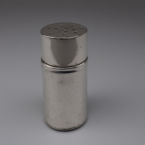 Molino de sal y pimienta de latón de primera calidad con detalles de oro martillado adornado, trabajo artesanal que ofrece acento decorativo para cenar - Product Image 3