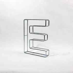 ลวดเหล็กตั้งพื้นสีเงินโบราณตกแต่ง A-Z ตัวอักษรทั้งหมดรวมกันสำหรับตกแต่งโต๊ะในบ้านตัวอักษร E - Product Image 1