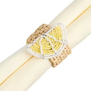 Rond de serviette en rotin à thème côtier parfait pour les salles à manger Beach House et les célébrations du dîner d'été d'inspiration nautique - Product Image 2