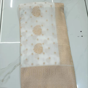 Encantador Sari de nailon para una elegancia moderna, ligero y fácil de drapear para todos los eventos y fiestas indias y pakistaníes - Product Image 1