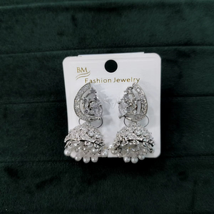 Pendientes Pequeños Estilo Americano Antiguo, Forma de Campana, Joyería Étnica con Circonitas y Perlas de Aleación, Gran Venta para Bodas - Product Image 1