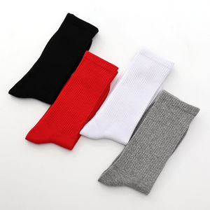 100% Polyester Athletic Crew Chaussettes pour Hommes Blanc Noir Basketball Chaussettes OEM Chaussettes De Sport avec Logo Personnalisé Mode Bas Tricoté - Product Image 4