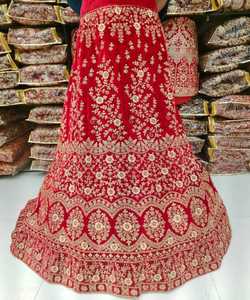 Lahenga Choli Dupatta en coton de créateur, pour occasions spéciales, fêtes, mariages, festivals, design moderne, lavable, vêtement ethnique, Surat - Product Image 2