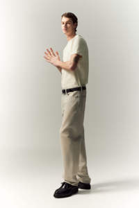 Vente en gros T-shirts du fabricant Chemise de sport cintrée en coton beige pour hommes Design imprimé personnalisé Style formel Prix bon marché - Product Image 6