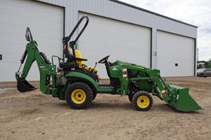 Tracteur-chargeur sur roues d'occasion 1025R, 24 CV, Diesel, 4x4, compact, siège confortable, faible kilométrage, pompe à engrenages pour moteur - Prix usine - Product Image 2