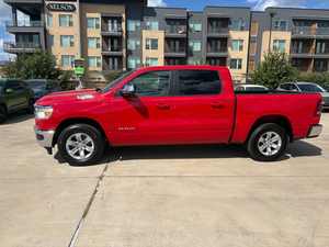 Usado Clean 2024 Ra-m 1500 classi-c crew CAB Laramie Picku-P - Product Image 2